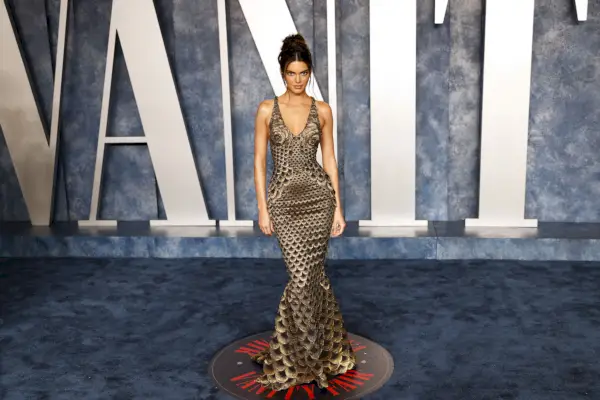 Vuoden 2023 muotikohokohdat: Vuoden 30 jännittävintä punaisen maton ulkonäköä