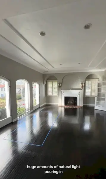 Vardagsrummet är helt enormt!