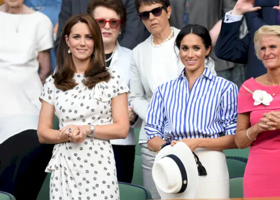Middleton indossa un abito a pois bianco e nero
