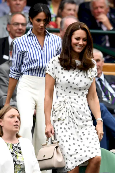 Middleton indossa un abito a pois bianco e nero