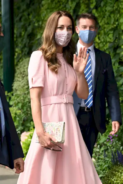 Middleton indossa un abito rosa pallido con cintura