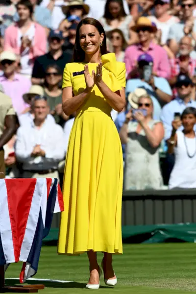 Middleton indossa un abito giallo brillante