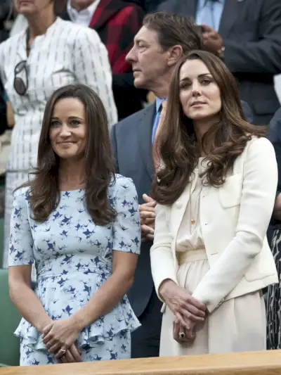 Middleton indossa un abito color crema con giacca