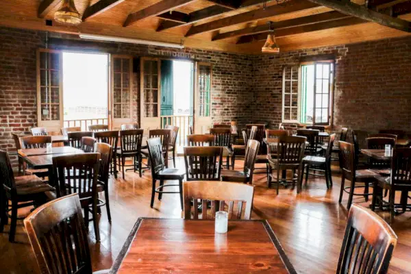 Bacchanal Fine Wine & Spirits i New Orleans