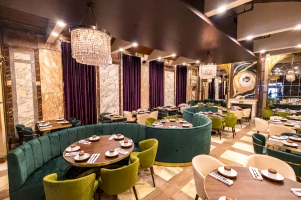 Imatge: Interior del menjador d'Anixi, Nova York.