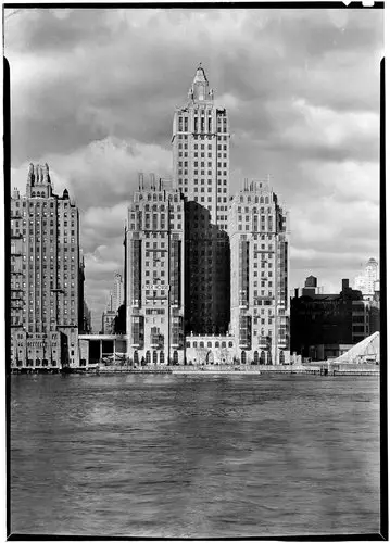 Ottelu! River Clubin musteet sopivat yöpymisestä River Housessa.