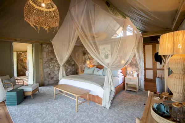 sypialnia w obozie Mpala Jena na safari w Zimbabwe.