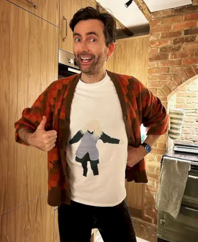 Näimme heidän keittiönsä yhden kuvauksen taustalla, jossa David piti peukkua