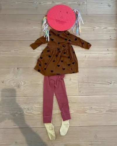 Lliana poster ofte sine børns kunstneriske kreationer på sin Instagram