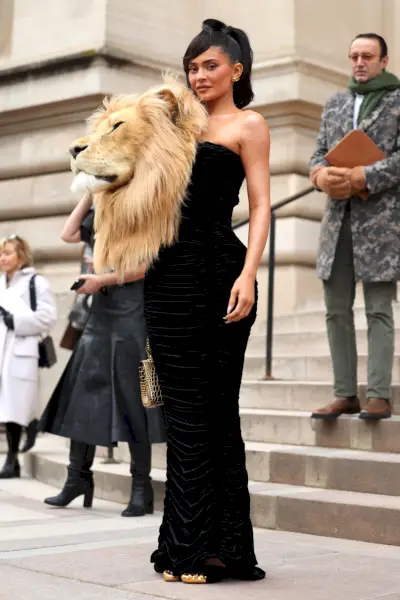 Zdjęcie: Kylie Jenner na PFW 2023.