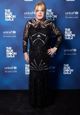 Eddie Izzard Measurements and Facts