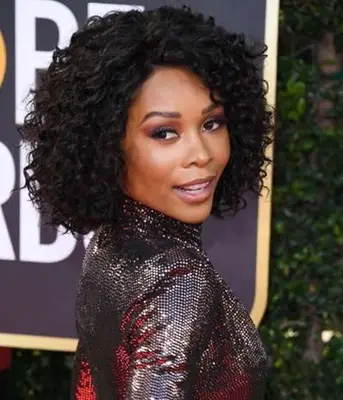 Zuri Hall misura le statistiche sul peso