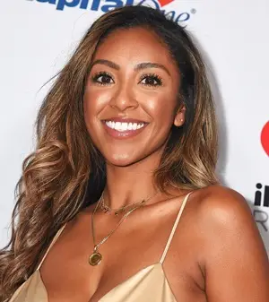 Tayhia Adams il peso del peso della scarpa ha fatto etnia