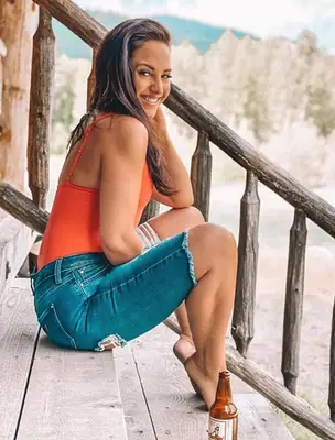 Emily Compagno Body Measurements and Bio