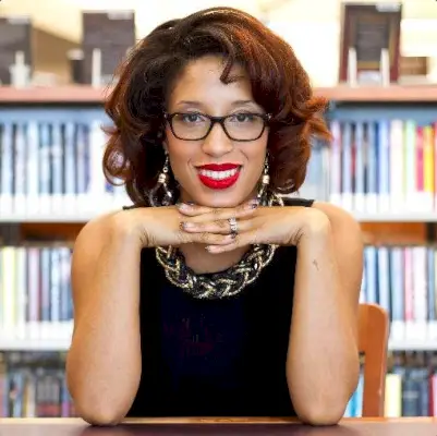 9 yllättävintä paljastusta Asia McClainin uudesta sarjamuistiokirjasta