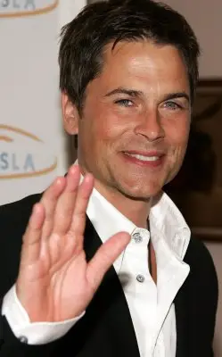 Rob Lowen muistelmat myytiin miljoonalla dollarilla, mutta näyttelijällä ei ole aikaa kirjoittaa niitä