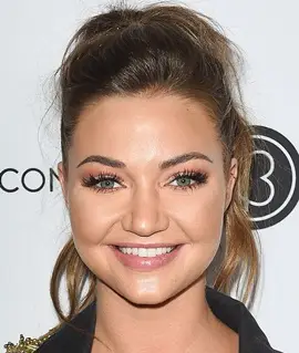 Erika Costell Dimensione del corpo Dati di dimensioni del peso