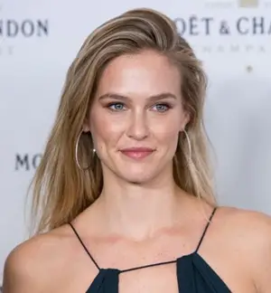 Model Bar Refaeli