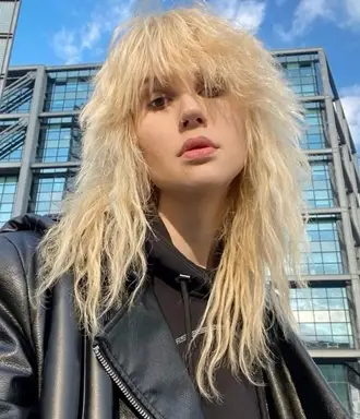 Britney Manson Body misura il peso della scarpa statistica