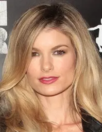 Marisa Miller misura il peso corporeo del peso delle statistiche vitali di peso