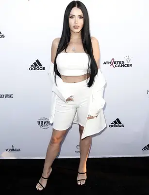 Claudia Alende Height Weight Bra Size