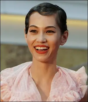 Kiko Mizuhara Dimensione del peso Misura Famiglia Organica