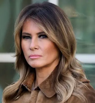 Melania Trump misura le statistiche vitali fatte
