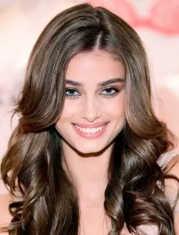 Il corpo di Taylor Hill misura il peso Brail