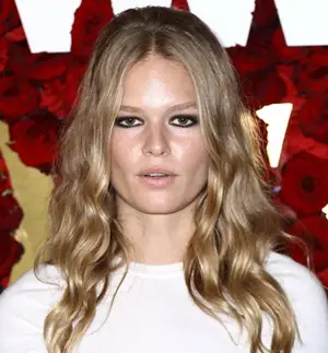 Model Anna Ewers