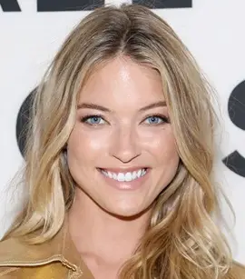 Martha Hunt misura i dati di pera per le dimensioni della famiglia biologica