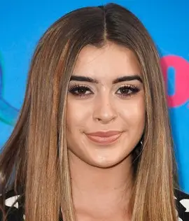 Kalani Hilliker Peso Brady Dimensione delle misure del corpo