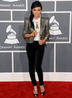 Jeannie Mai Height Weight Bra Size