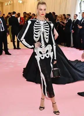 Caroline Trentini Height Weight Shoe Size