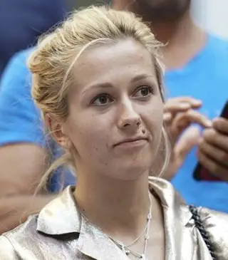 Daria Medvedeva Peso delle misurazioni del peso della scarpa