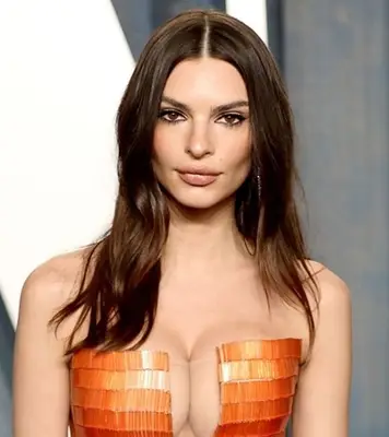 Emily Ratajkowski Body Profile