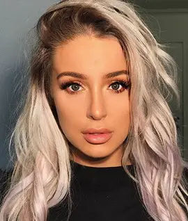 Tana Mongeau misura il peso del peso del reggiseno