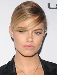 Il corpo di Hailey Clauson del corpo dei soggetti