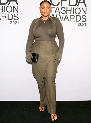 Paloma Elsesser Height Weight Shoe Size Stats