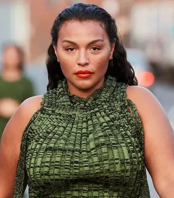 Misure di Paloma Elsser di misure poight