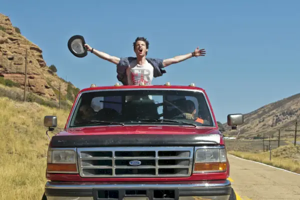 Arvostelu: Waiting for Forever maalaa tahattomasti pelottavan kuvan nuoresta rakkaudesta