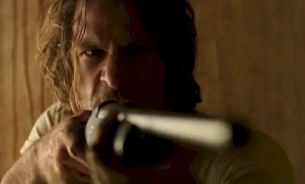 Thomas Jane ja Laurence Fishburne tanssivat väkivaltaisesti kuoleman kanssa elokuvassa 'Standoff'