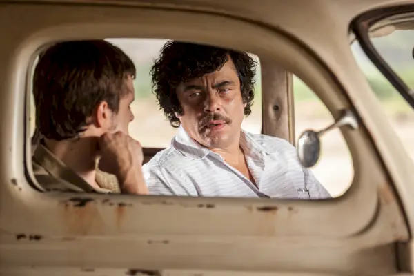 Tervetuloa viidakkoon: Benicio Del Toro on Pablo Escobar elokuvassa 'Paradise Lost'