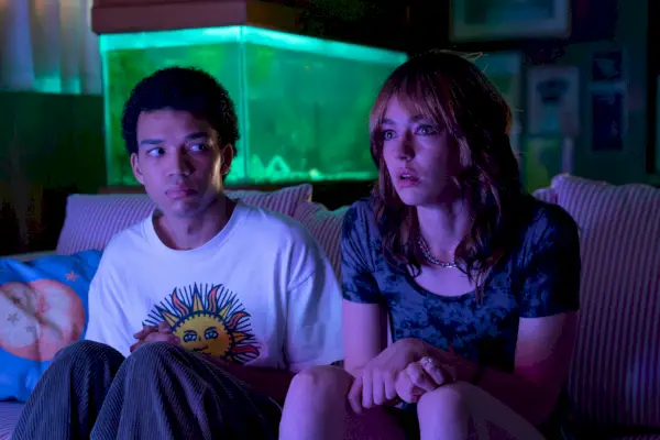 'I Saw the TV Glow' -arvostelu: Moody, Interesting, No Fun