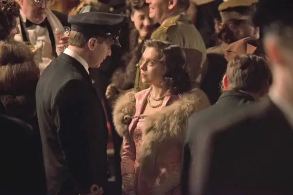 Beyond Buckingham: Kaksi prinsessaa etsii elokuvassa A Royal Night Out