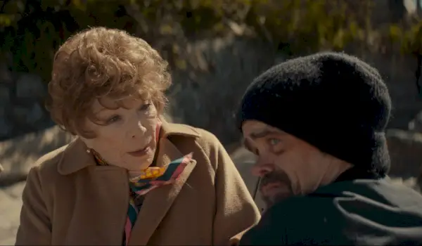 Recensione di 'American Dreamer': Shirley MacLaine e Peter Dinklage sono una coppia perfetta