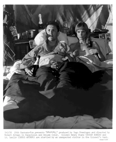 Roger Bowen ja Indus Arthur muussaavat