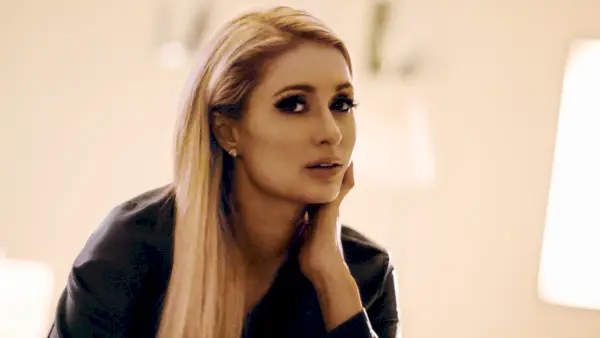 Paris Hilton lähtee sotaan monen miljardin dollarin vaikeutetun teiniteollisuuden kanssa