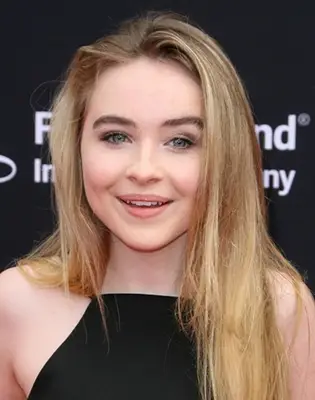 Sabrina Carpenter Cose preferite della biografia del colore alimentare