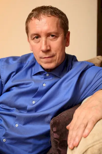 Hän on nyt onnellisesti naimisissa ja kolmen lapsen isä