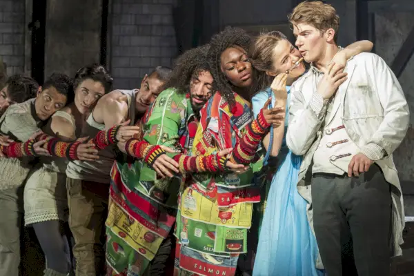 'Alice by Heart' mukauttaa Lewis Carrollin klassikon toisen maailmansodan romanssiksi indie rockiin